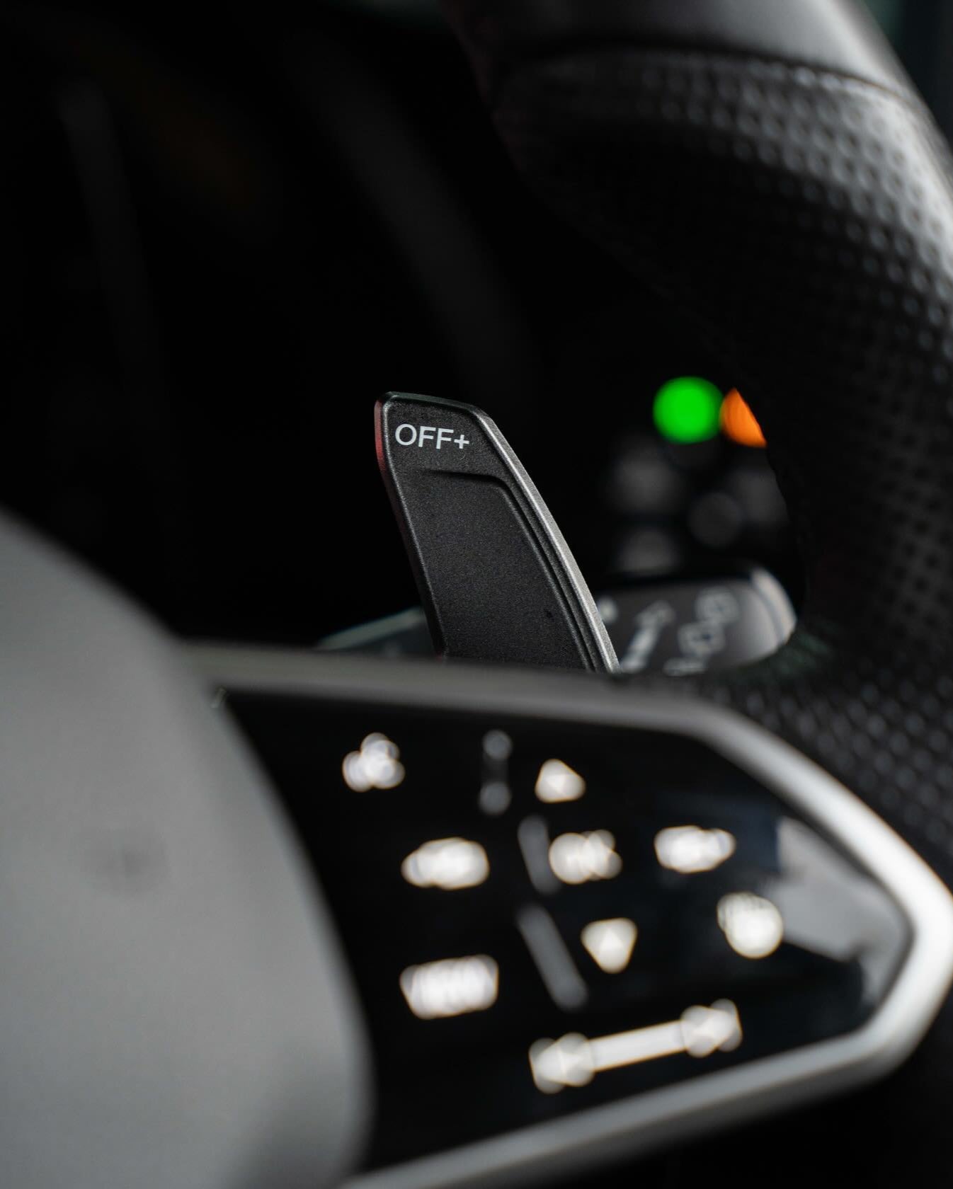 Volkswagen Golf Mk8 Sonderanfertigungslenkrad aus Carbonfaser