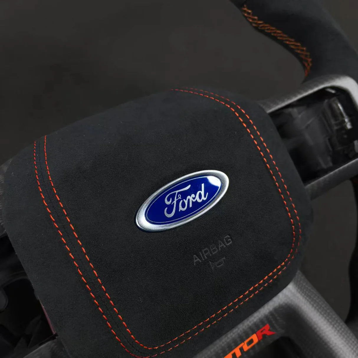 Volante de fibra de carbono - Ford Super Duty F150 | F250 | F350 2023-25